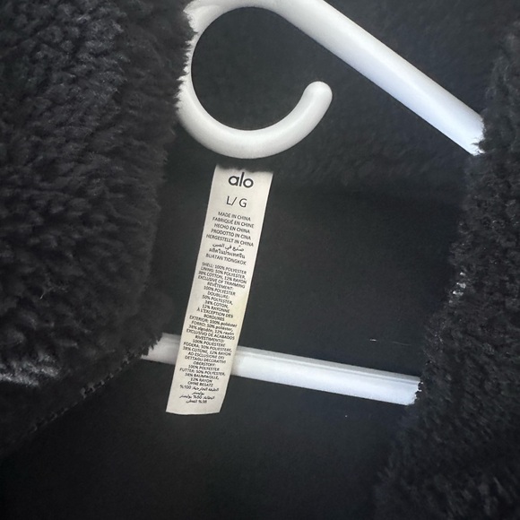 ALO Yoga Black Sherpa Puffer Jacket - Picture 3 of 3